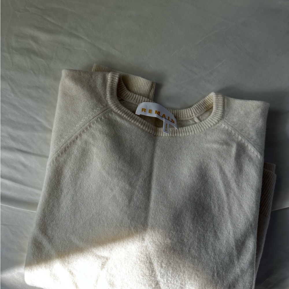 Remain Sweater - Picture 7 of 8